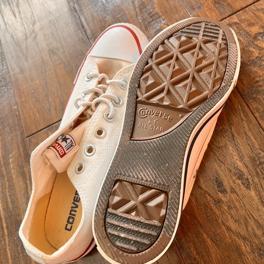 White Converse Women’s Size 7